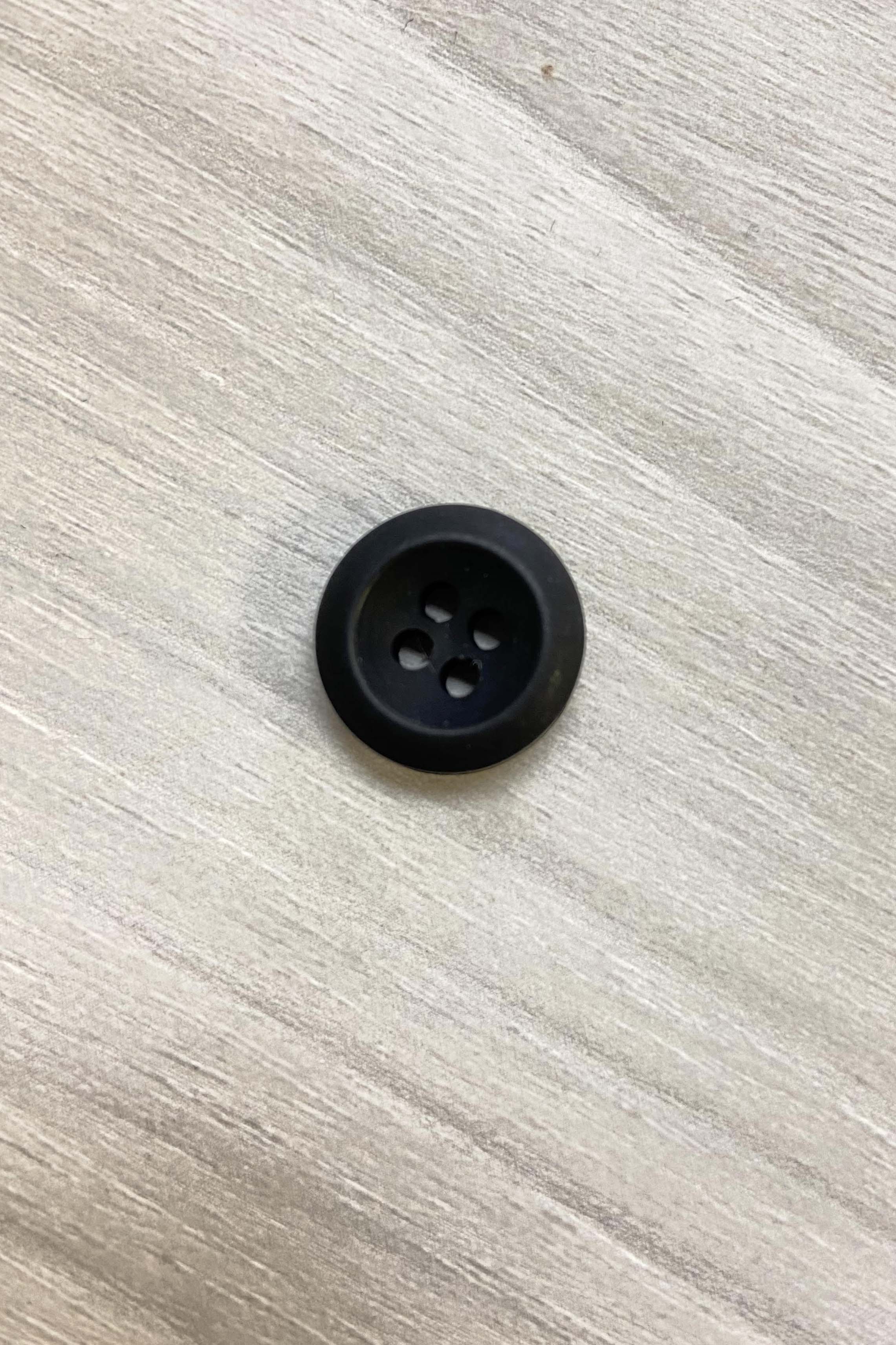 Black button 4 holes 15mm