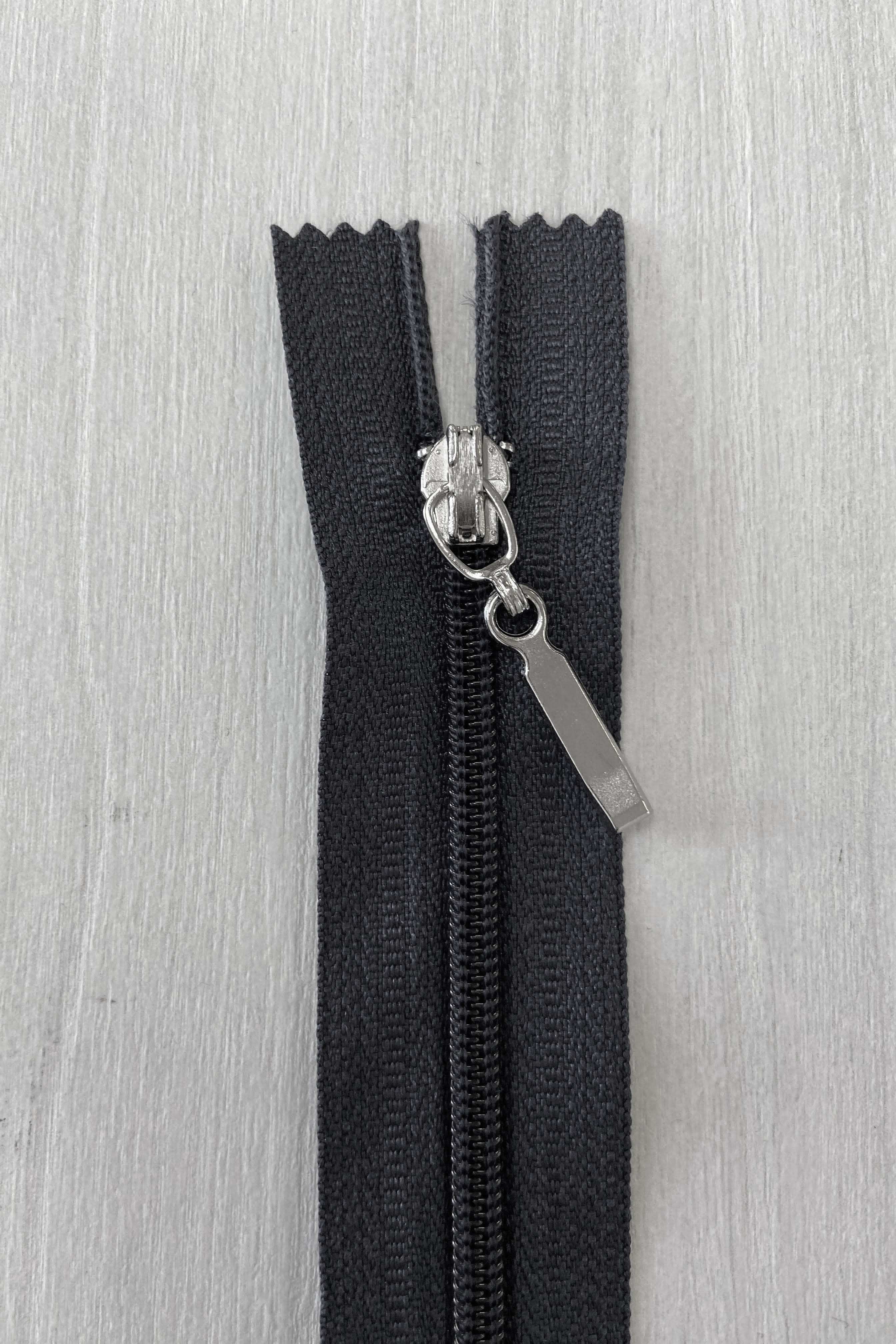 Non-detachable spiral zipper #7 25cm - black